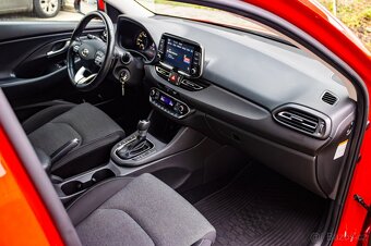 Hyundai i30 Fastback 1.5 T-GDi Family 118kW / TOP STAV / - 9