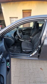 Toyota Corolla 1.3i 74kw, r.v. 2010, STK do 1/26 - 9