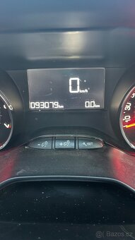 Peugeot 208 - 9