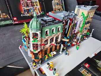 Lego modular set 10297, 10278, 10312 - 9