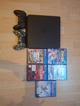 PS4 Fortnite Edition + 2 ovladače + 6 her - 9