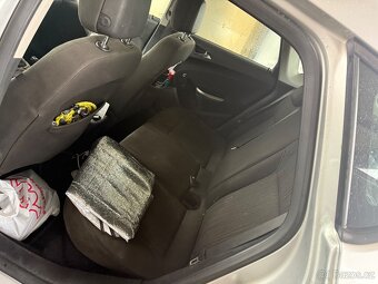 Opel Astra J 1.4 benzin rok 2010 - 9