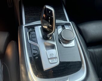 BMW 730d M-Paket xDrive I.majitel CZ rok 2022 záruka 5/2025 - 9