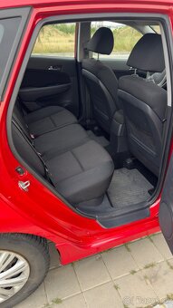 Hyundai i30 1.6 CRDi 66 kW, r.v. 2011, nafta, 193 tis. km - 9