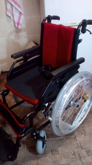 INVALIDNÍ VOZÍK-44cm-ODLEHČEN-zadní brzdy(lze zaslat - 9