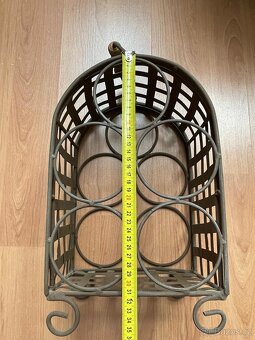 Rustikální kovový držák na víno Nové - 9