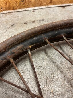 Přední kolo nejspíš ČZ 150C patina - 9