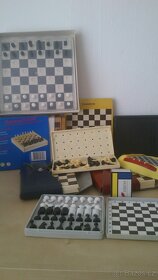 prodám šachy malé,celek - 9