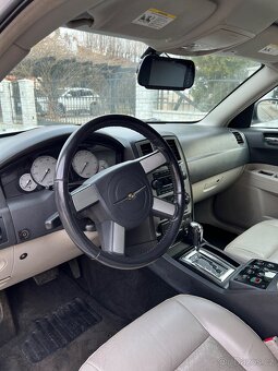 Limuzína Chrysler 300c 3,5 V6 200kw LPG VIP NEW INTERIER - 9