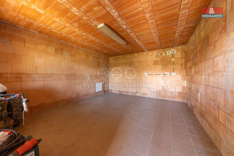 Prodej rodinného 263m² s pozemkem 1250m² v Šumicích - 9