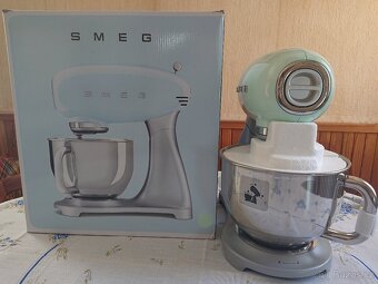 Nový kuchyňský robot SMEG, pastelově zelená barva - 9