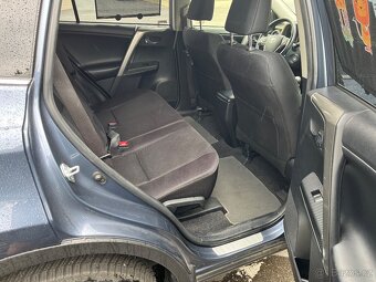 Toyota RAV4 2,2 D-4D LUX 110kW, originál servis, nebouraná - 9