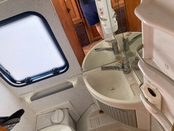 Prodám karavan francouz , topení s rozfukem , lednice ,solar - 9