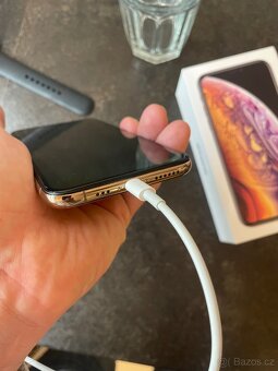 iPhone XS 64 GB zlatý, top stav, nova baterie - 9