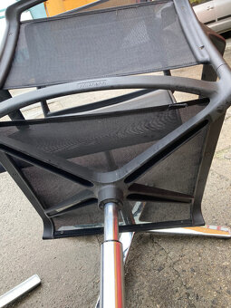 Židle 4 ks otočná kovová síťovaná WILKHAHN 400 kč - 9