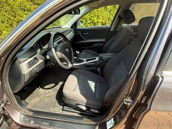 BMW 325XI 160kW E91 R6 - Bi-Xenon /PO SERVISNÍ INSP/ KRÁSNÝ - 9
