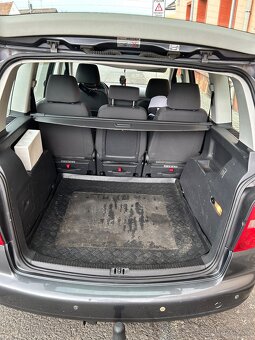 Volkswagen Touran - 9
