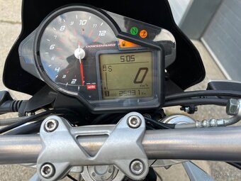 Aprilia Dorsoduro 750 2008 - 9
