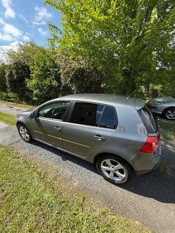 VW Golf V 1.9 TDI r. 2007 – na opravu nebo na náhradní díly - 9