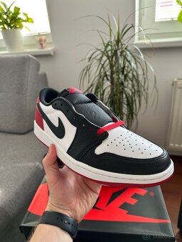Air Jordan 1 Low OG Black Toe (2023) - 9