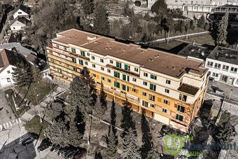 Prodej bytu 2+kk s balkonem a venkovním parkovacím místem - 9