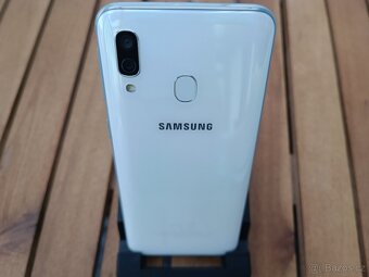 Samsung Galaxy A40 4GB RAM, 64GB Uložiště vypálený display - 9