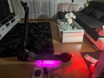 ELEKTRICKÁ KOLOBĚŽKA SEGWAY KICKSCOOTER E25E - 9