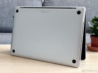 Apple MacBook Pro 15" - SSD 1TB - 100% STAV NOVÉHO - 9