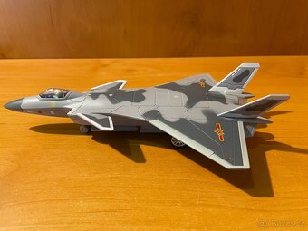 Plastové modely letadel - hračky - 9