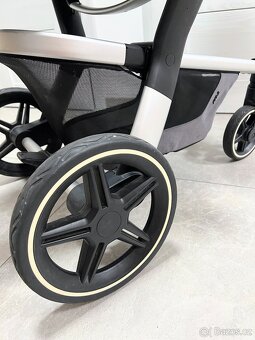 Sportovní kočárek Joolz Hub šedý s nánožníkem - 9