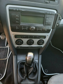 Škoda Octavia combi RS 2.0 TDI nová STK digi klima - 9