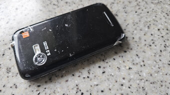 Boston - jednoduchý mobilní telefon. - 9