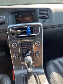 Volvo V60, 2.4 D6 AWD 158kW PLUG-IN HYBRID - 9