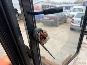 Smykový nakladač Locust 903 - 9