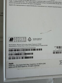 Apple iPhone 15 Pro Max 512GB black titanium - černý - 9