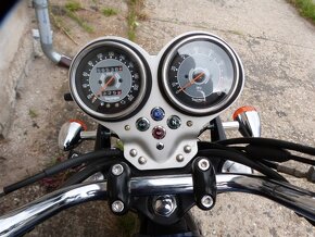 Triumph Bonneville - 9