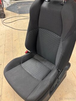 Toyota CHR, kompletní přední i zadní sedačky - 9