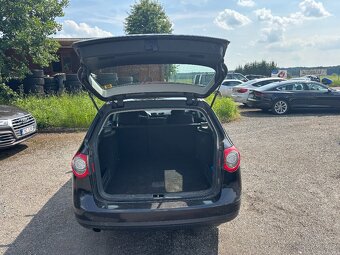 Volkswagen Passat 1.6i - 9