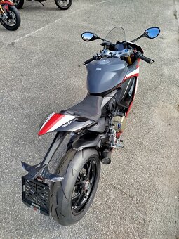 Ducati Panigale V2 Superquadro Final Edition - 9