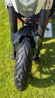KTM Duke 125 – po lehké nehodě, pojízdná - 9