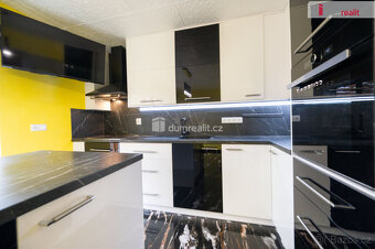 K prodeji, podsklepený vícegenerační rodinný dům 4+2+2x koup - 9