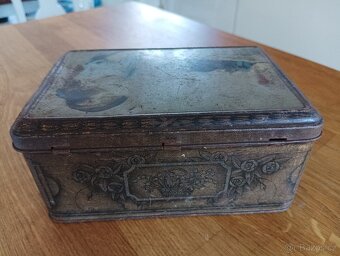 PLECHOVÁ KRABIČKA - 9