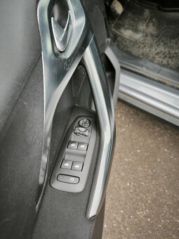 Peugeot 2008 1,2i - 9