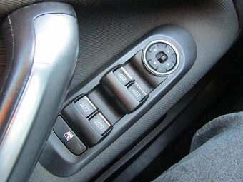 Ford Mondeo 1.6 TDCi , 85 kW nafta, 2011 - 9