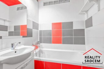 Pronájem částečně zařízeného bytu 2+kk se šatnou, 49 m2, ul. - 9