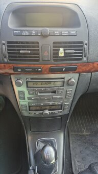 Toyota Avensis Combi 2,2 Diesel rok 2005 - 9