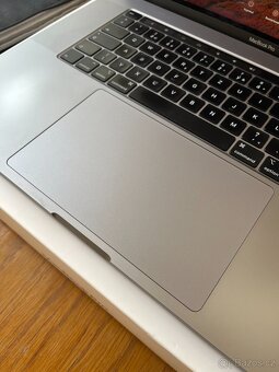 MacBook Pro 16" 2019 i7 / 16GB / 500GB / Pro 5300M - 9