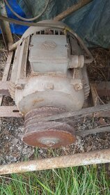 funkční cirkulárku domácí výroby s podavačem dřeva - 9