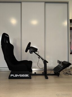 Playseat EVOLUTION black + Logitech G923 - 9