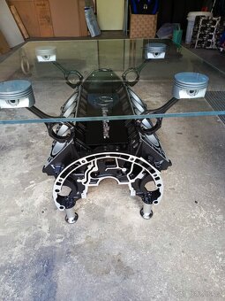 Konferenční stolek z bloku motoru V8 Mercedes Benz. - 9